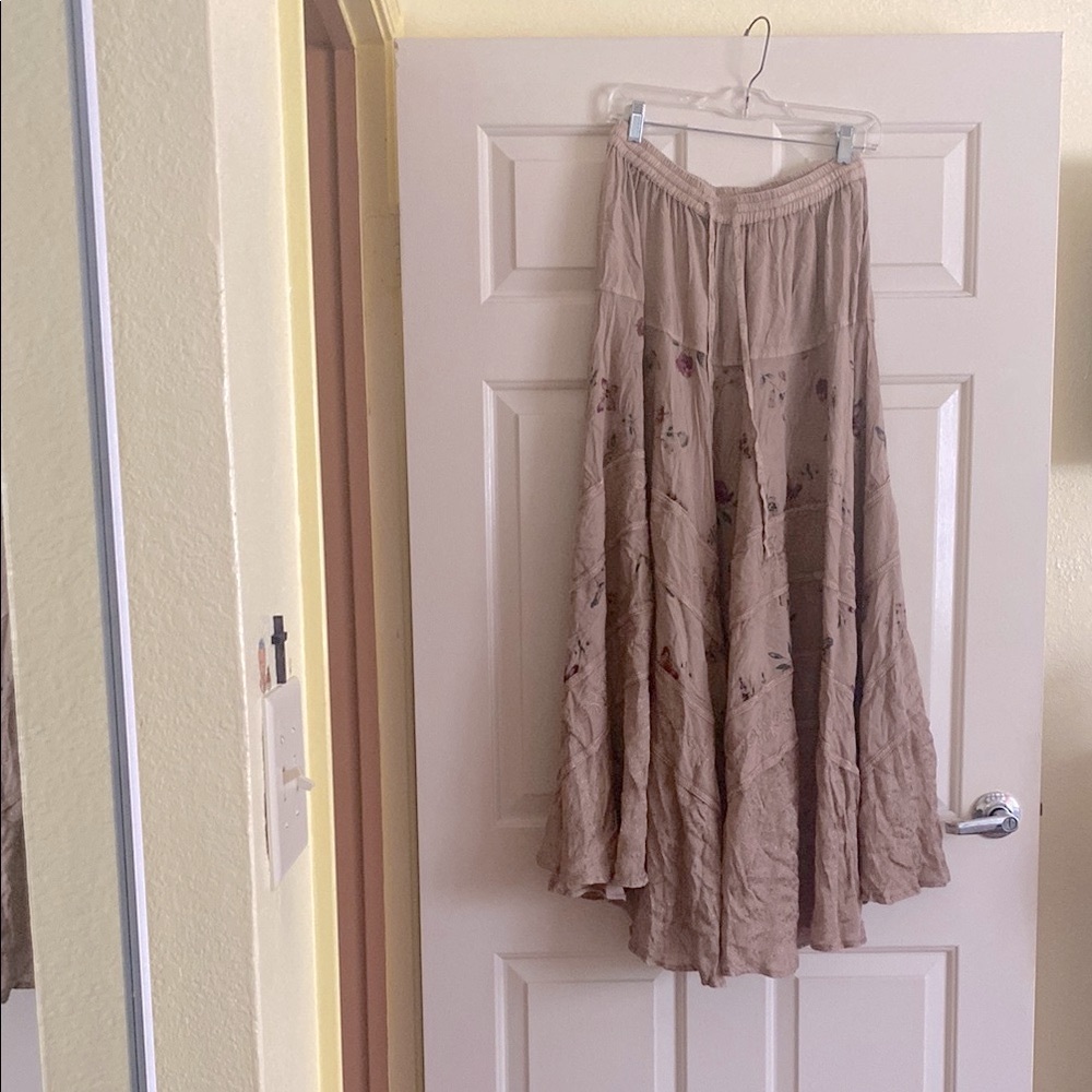 NWOT Advance Elegant Tan Floral Skirt, Size OS